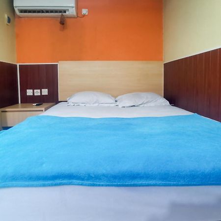 Hotel Container Inn Mitra Reddoorz Gadok Bagian luar foto