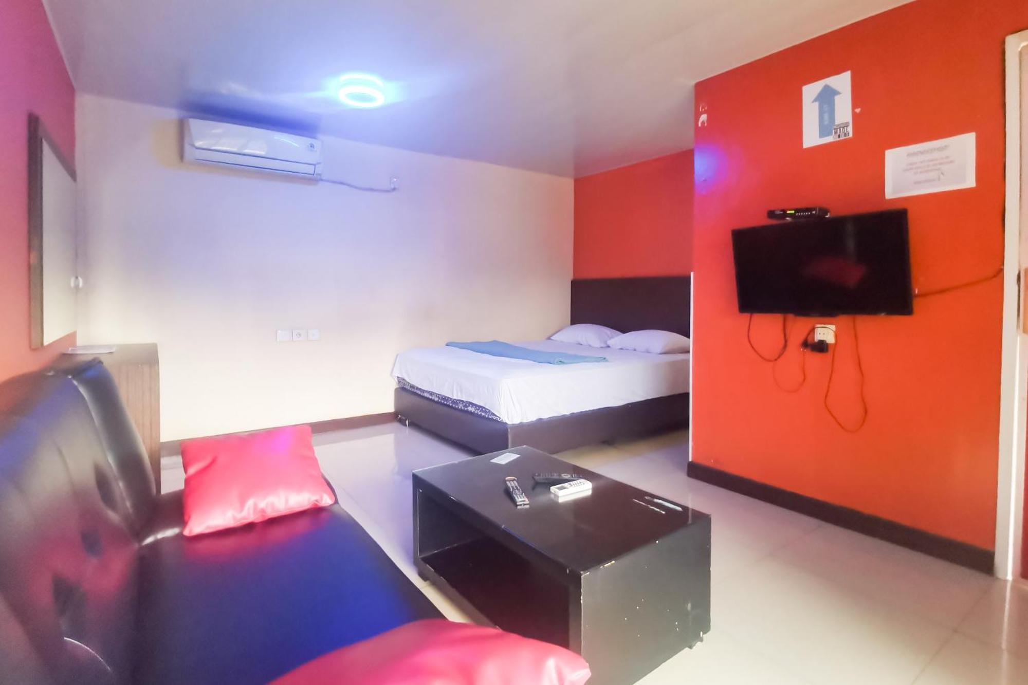Hotel Container Inn Mitra Reddoorz Gadok Bagian luar foto