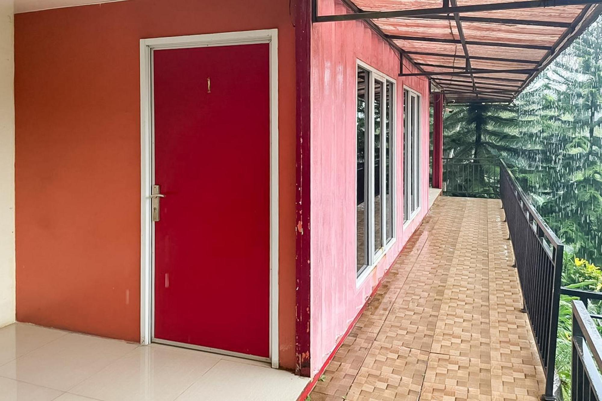Hotel Container Inn Mitra Reddoorz Gadok Bagian luar foto