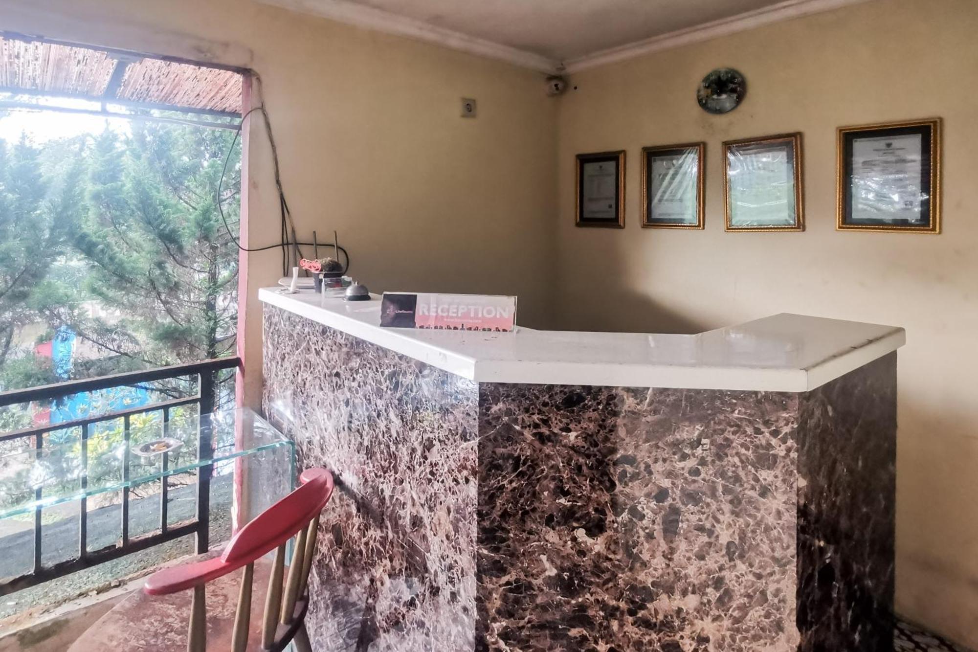 Hotel Container Inn Mitra Reddoorz Gadok Bagian luar foto