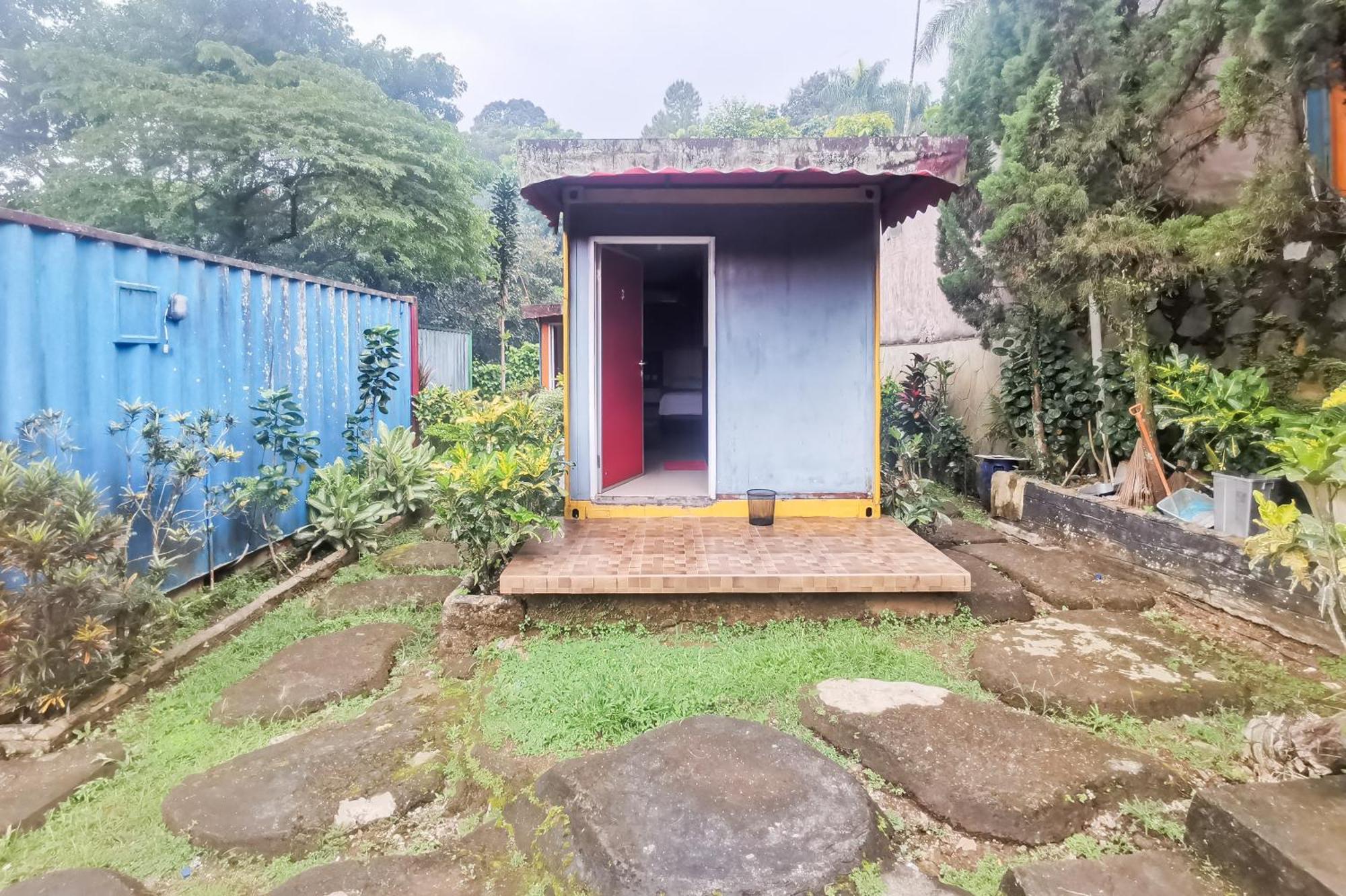 Hotel Container Inn Mitra Reddoorz Gadok Bagian luar foto