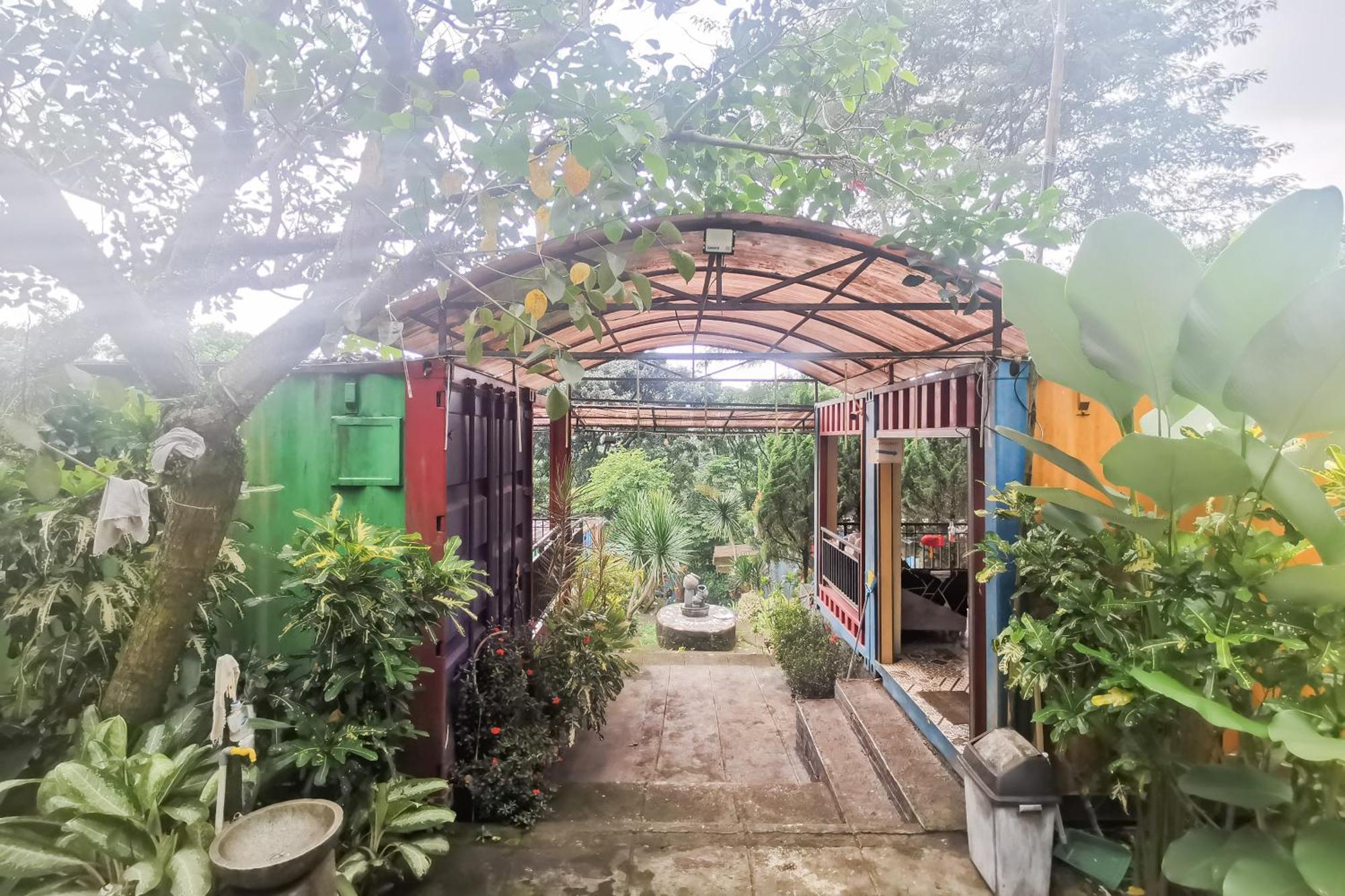 Hotel Container Inn Mitra Reddoorz Gadok Bagian luar foto